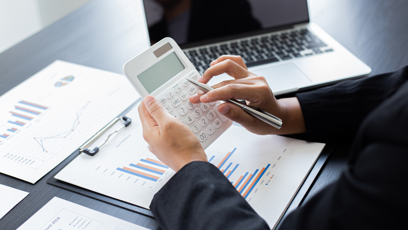 Veja com Teciomar Abila como a tecnologia facilita o acesso à educação financeira para todos.