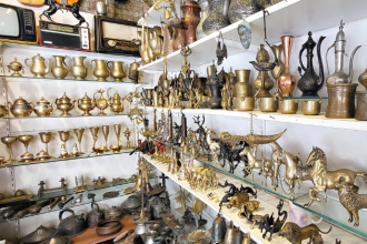 Marcio André Savi mostra como antiguidades decorativas trazem charme e história para os espaços.