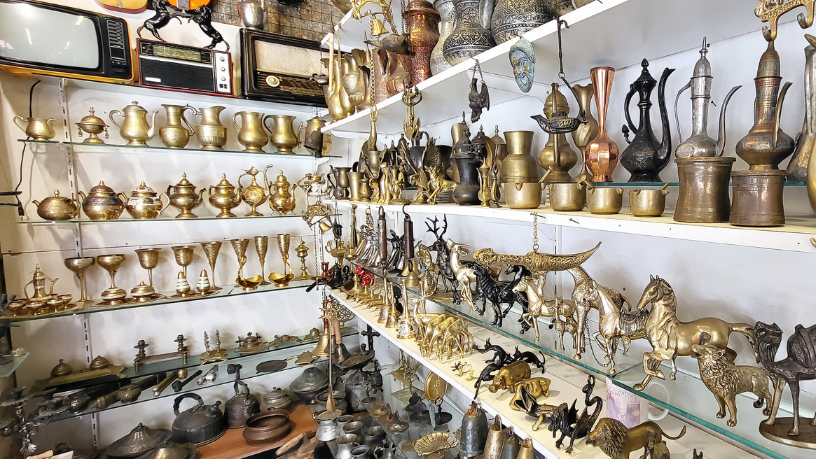 Marcio André Savi mostra como antiguidades decorativas trazem charme e história para os espaços.