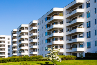 Valderci Malagosini Machado explora como a evolução das habitações verticais e os sistemas de concreto estão moldando a modernização das cidades.