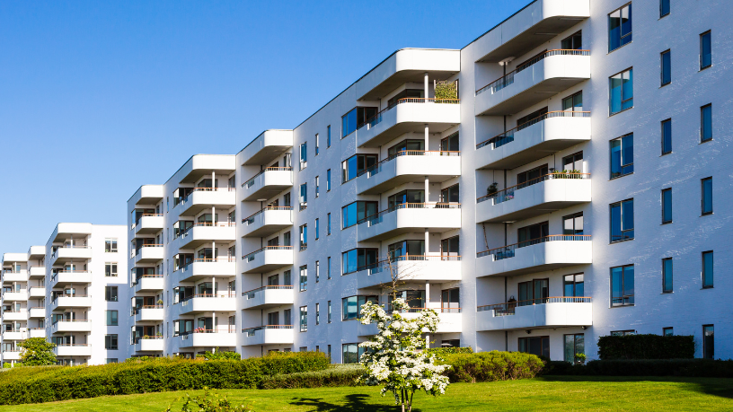 Valderci Malagosini Machado explora como a evolução das habitações verticais e os sistemas de concreto estão moldando a modernização das cidades.