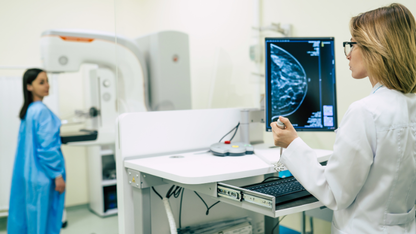 O rastreamento do câncer de mama no SUS ainda enfrenta desafios de cobertura, como aponta Vinicius Tadeu Sattin Rodrigues ao analisar o cenário atual.