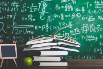 Gustavo Morceli explica por que a escola precisa ensinar os alunos a pensar em sistemas, e não apenas em conteúdos isolados.