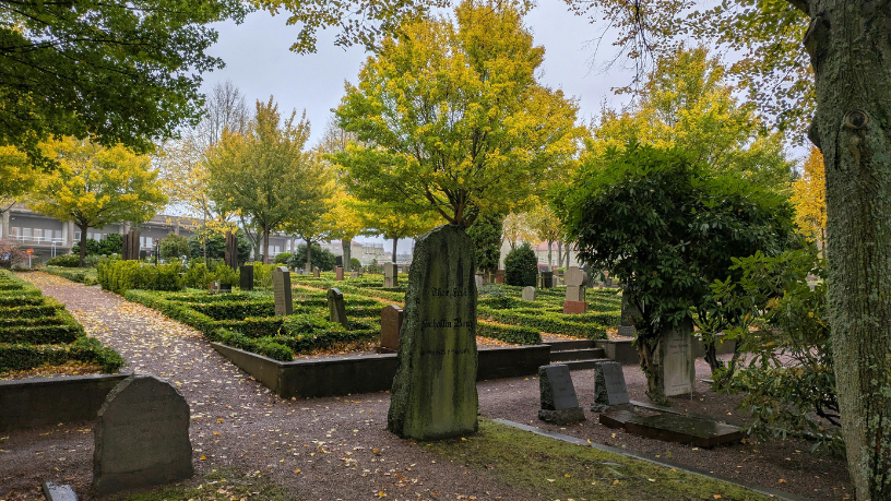 Gestão de resíduos e impacto ambiental no setor funerário analisados por Tiago Oliva Schietti.