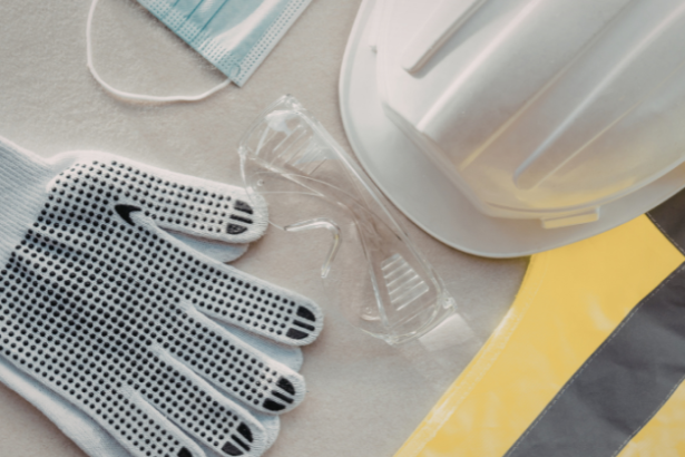 Entenda como Elias Assum Sabbag Junior orienta a segurança do trabalho na indústria, protegendo colaboradores e operações.